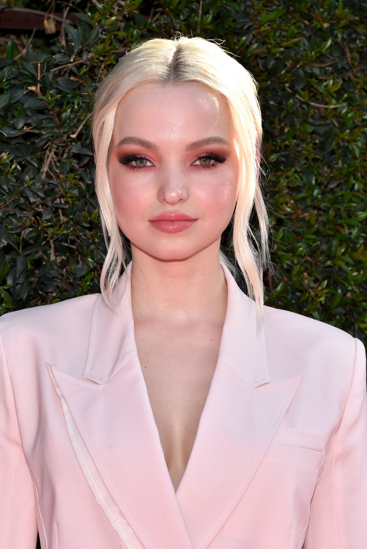 dove-cameron-2018-daytime-emmy-awards-13.jpg