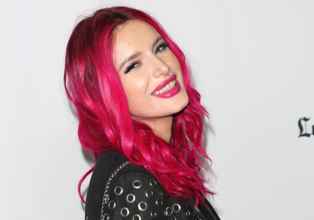picture-of-bella-thorne-pink-hair-photo.png